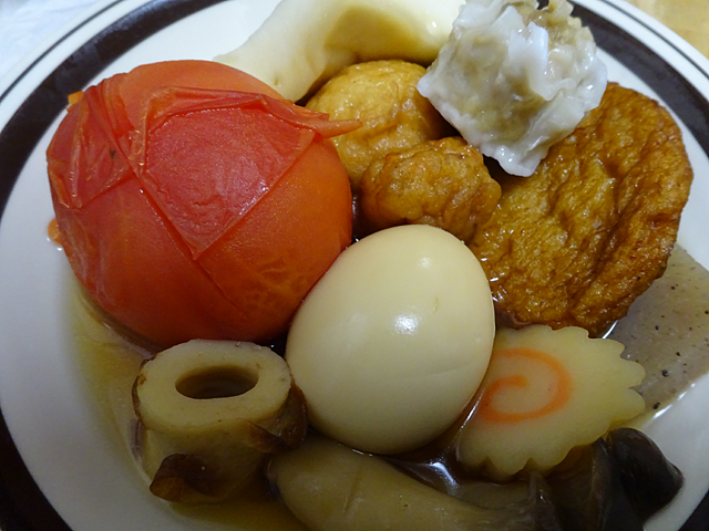 おでんの具はプラスアルファのオリジナル具材としてトマトとザ★シュウマイとエリンギの変わり種を使いました