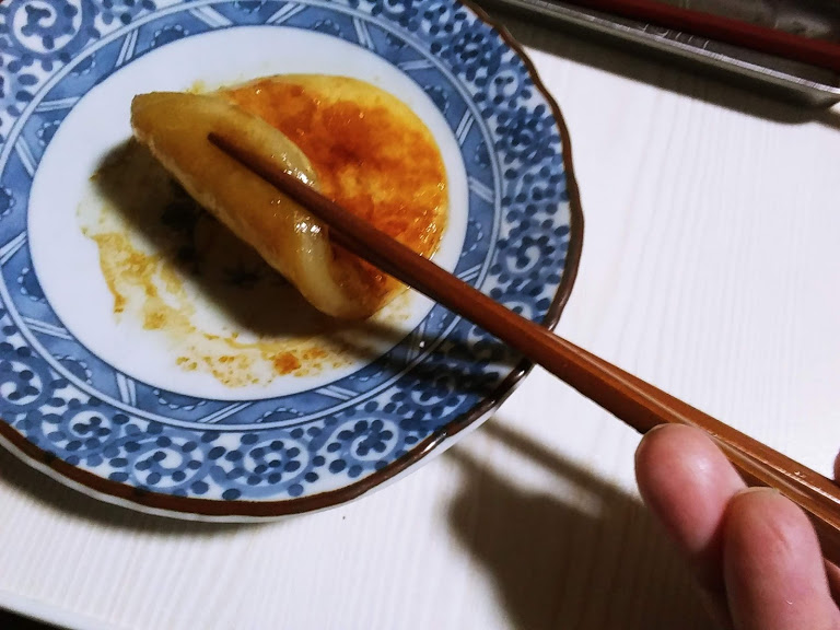 箸で持っても、ぐっとそらす