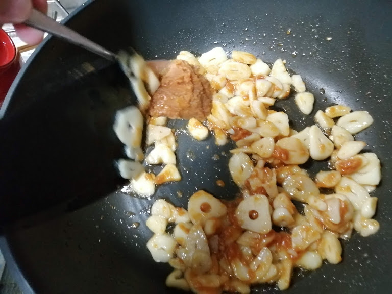 味噌を投入