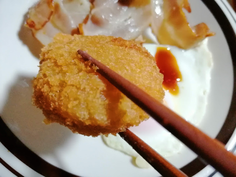 鹿児島県産黒豚メンチカツ(東急ストア久が原店)は和洋どちらも合う肉汁が口中広がる一口サイズのジューシーなメンチカツ